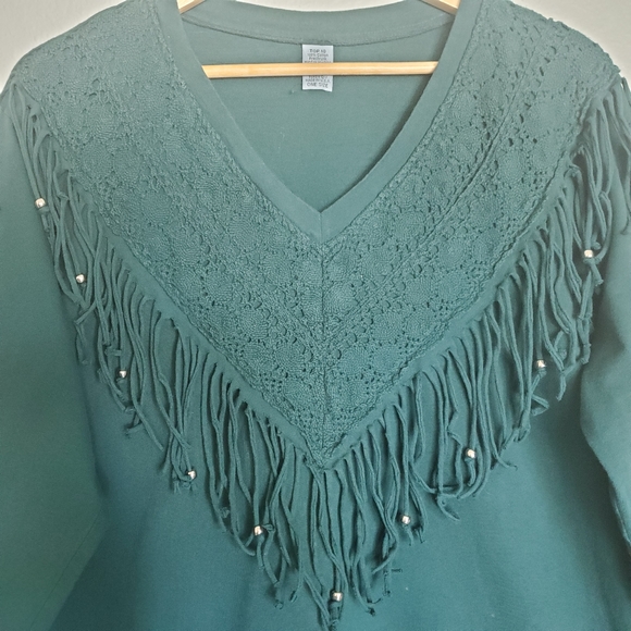 Vintage V-neck Fringe Top - Picture 3 of 6